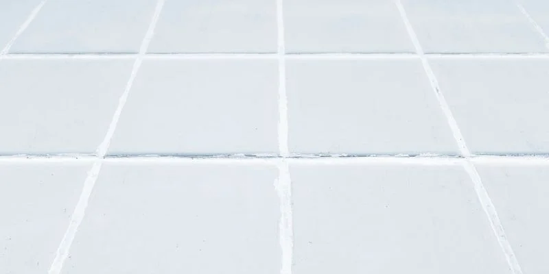 7 Cara Membersihkan Nat pada Keramik Kasar Agar Terlihat Baru